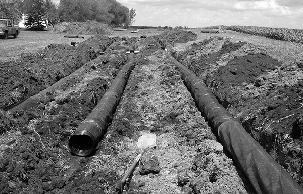 Figure 15. Cylindrical gravelless pipe in shallow trenches. Note the geotextile cover.