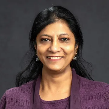 Headshot of Divya Saxena