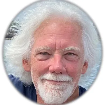 Headshot of Lawrence Reynolds