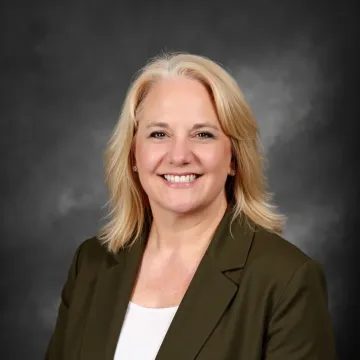 Headshot of Leslie Stevens