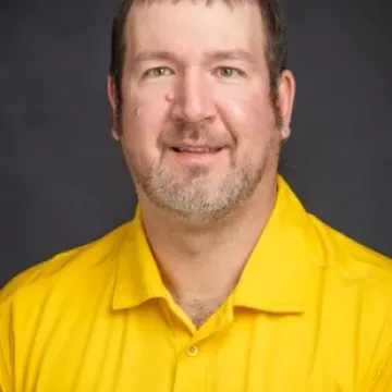 Headshot of Russell Benz