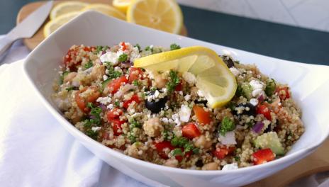 Mediterranean Quinoa Salad in a bowl 