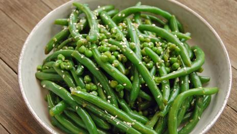 Sesame Ginger Green Beans, prepared and in a white bowl