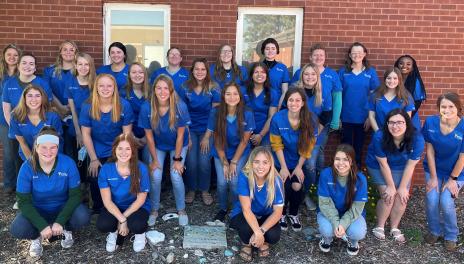 20 Vet Tech students posing in blue shirts 