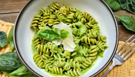Creamy Spinach Pesto on Whole Grain Pasta