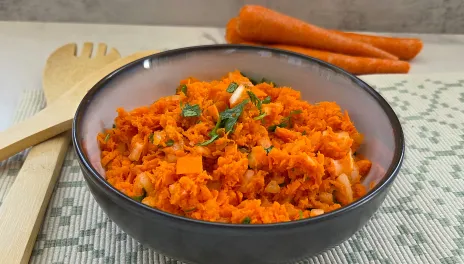 Grated Carrot-Onion Salad