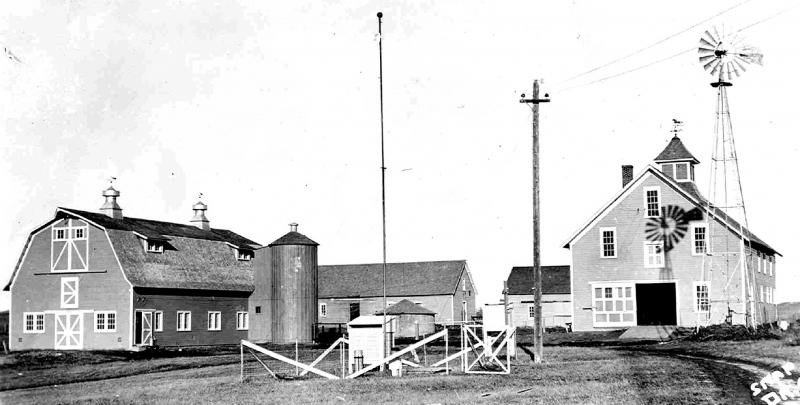 Black & white historical photo of Hettinger REC barns