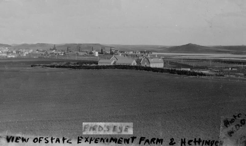 Black & white historical photo of the Hettinger Research Center and the town of Hettinger in the background
