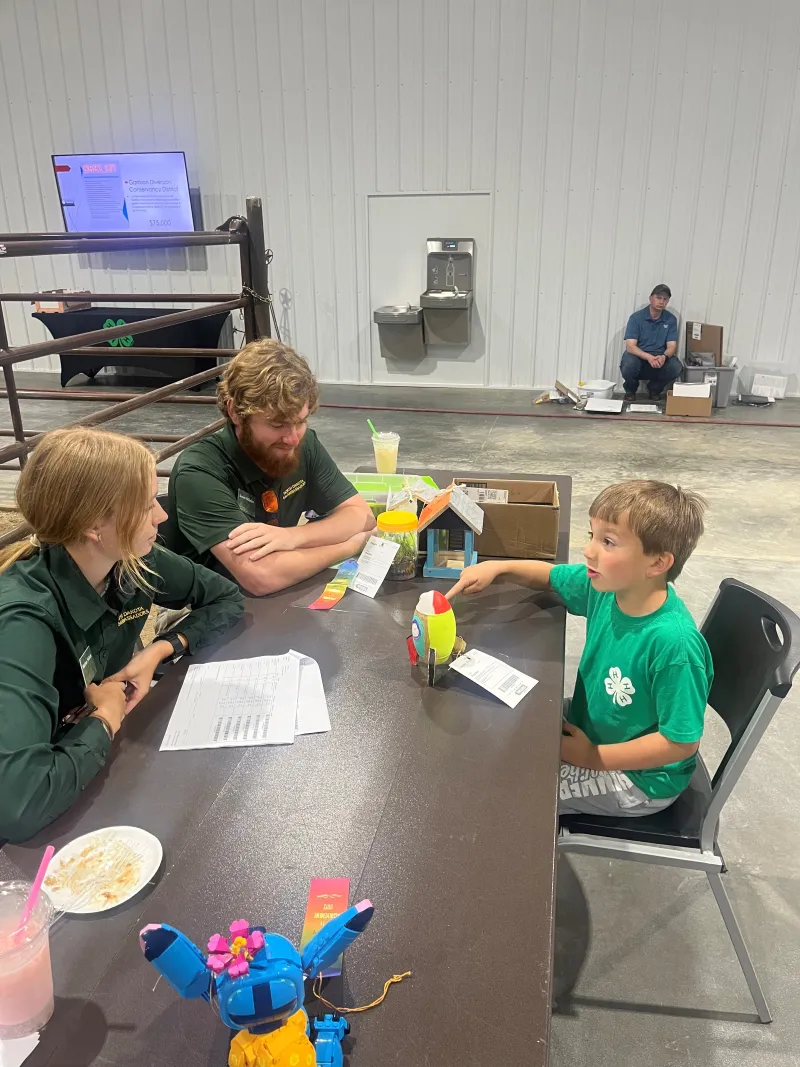 4Her presenting a project to a judge