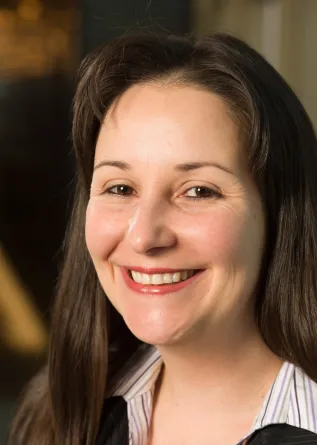 headshot of Roberta Dahlen