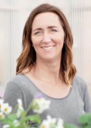 headshot of Julie Pasche