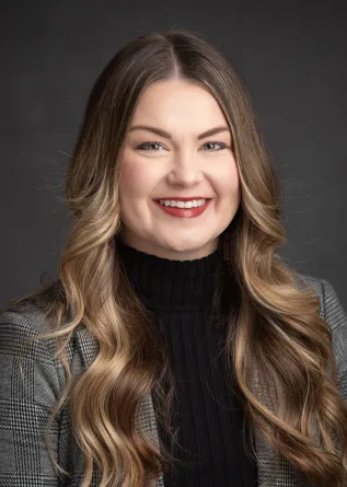 Chelsey Ewen Headshot