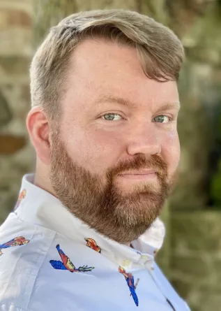 Kelly Burns Headshot