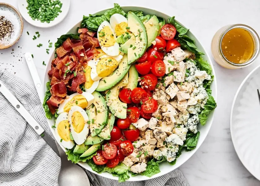 featured salad at 800 Café