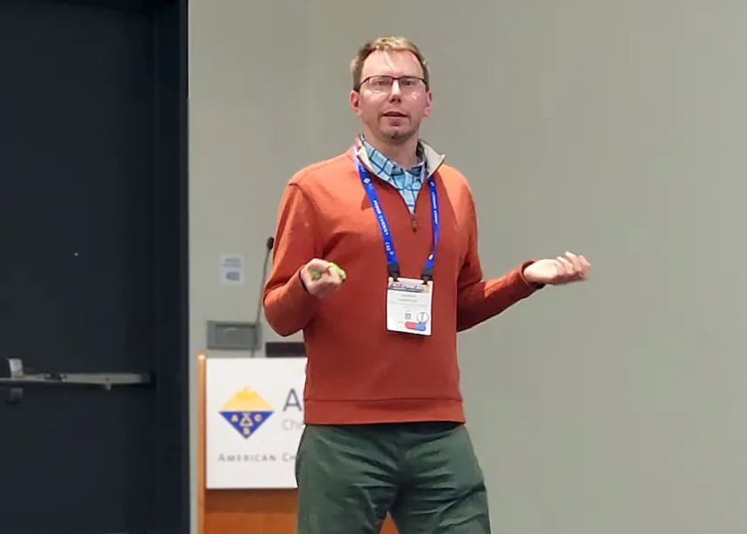 Alexy Leontyev lecturing in a classroom.