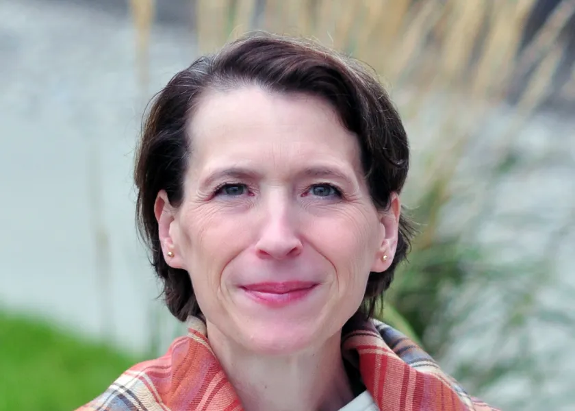 Headshot of Heidi Pecoraro