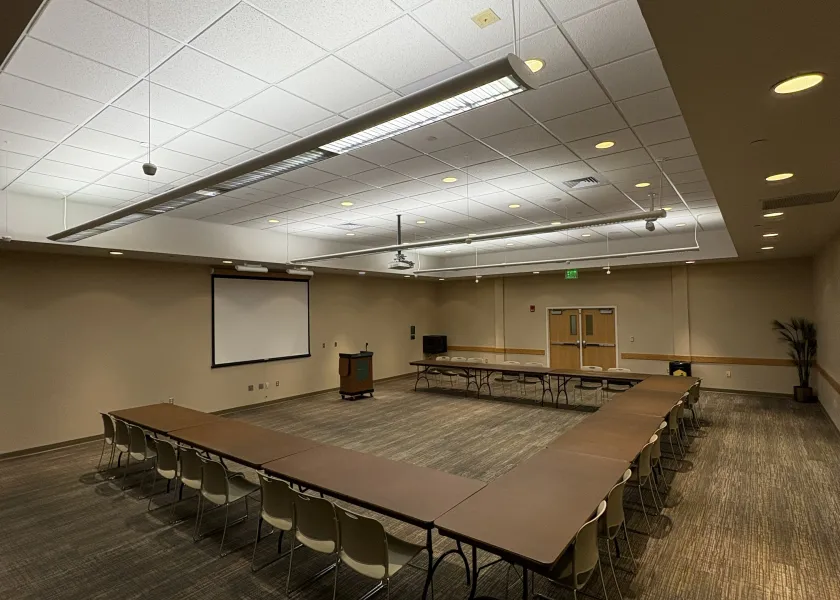 Hidatsa meeting room in u-shape table setup
