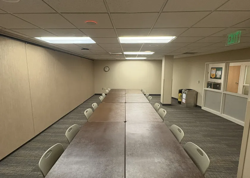 Meadow room with closed rectangle room arrangement