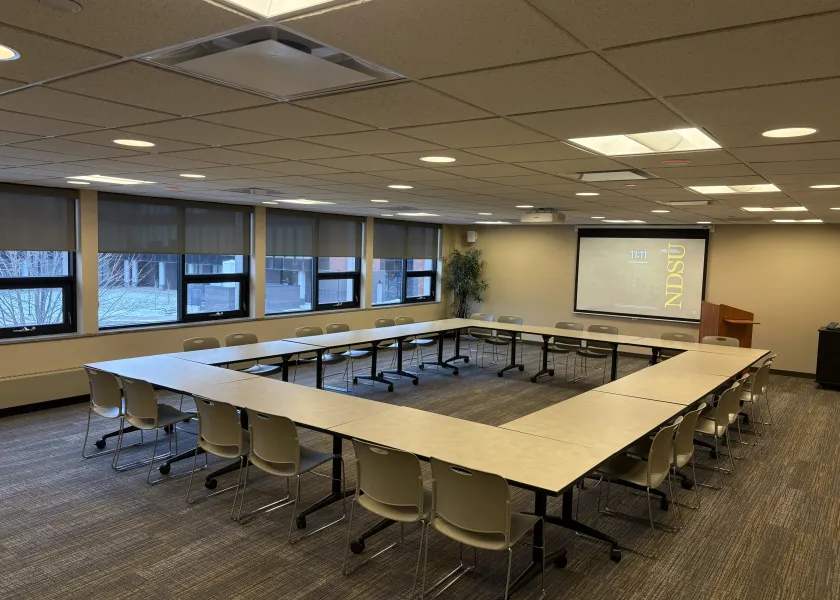 Nueta room open square seating