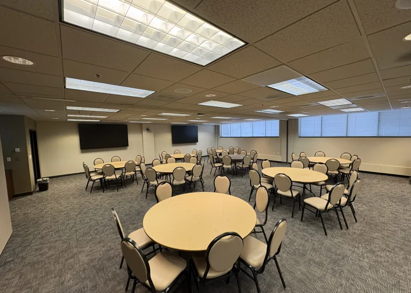 Alumni Center Reimers Conference room with round tables