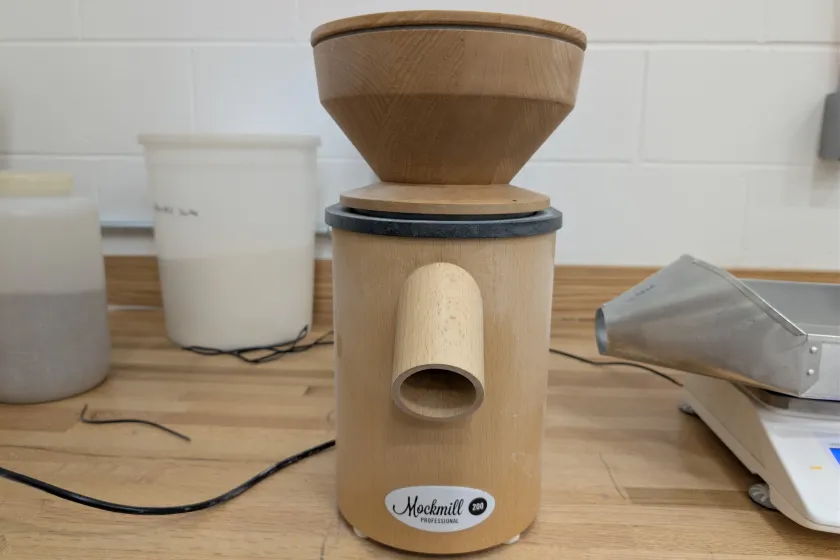 Small Stone mill. Lab scale