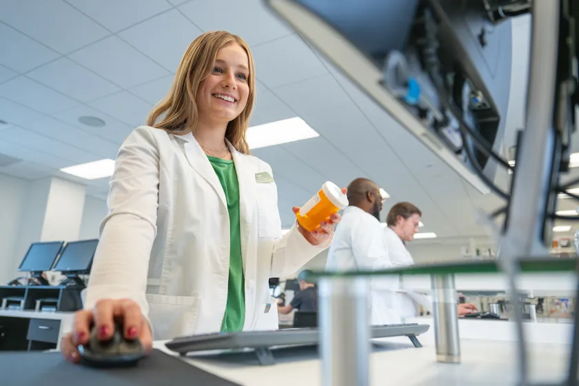 Student working in NDSU Pharmacy Lab. 