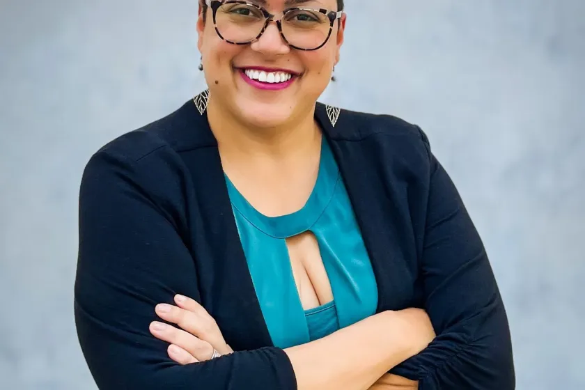 angela gunder headshot