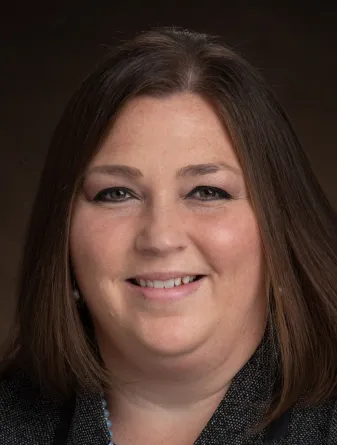 headshot of Lauren Hanna