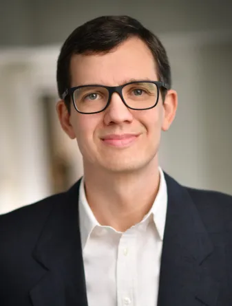 Professional headshot photo of Jay Thompson.