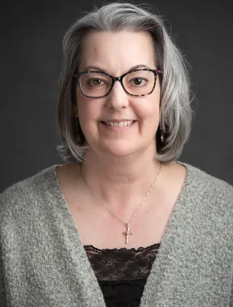 Shelly Gustafson Headshot