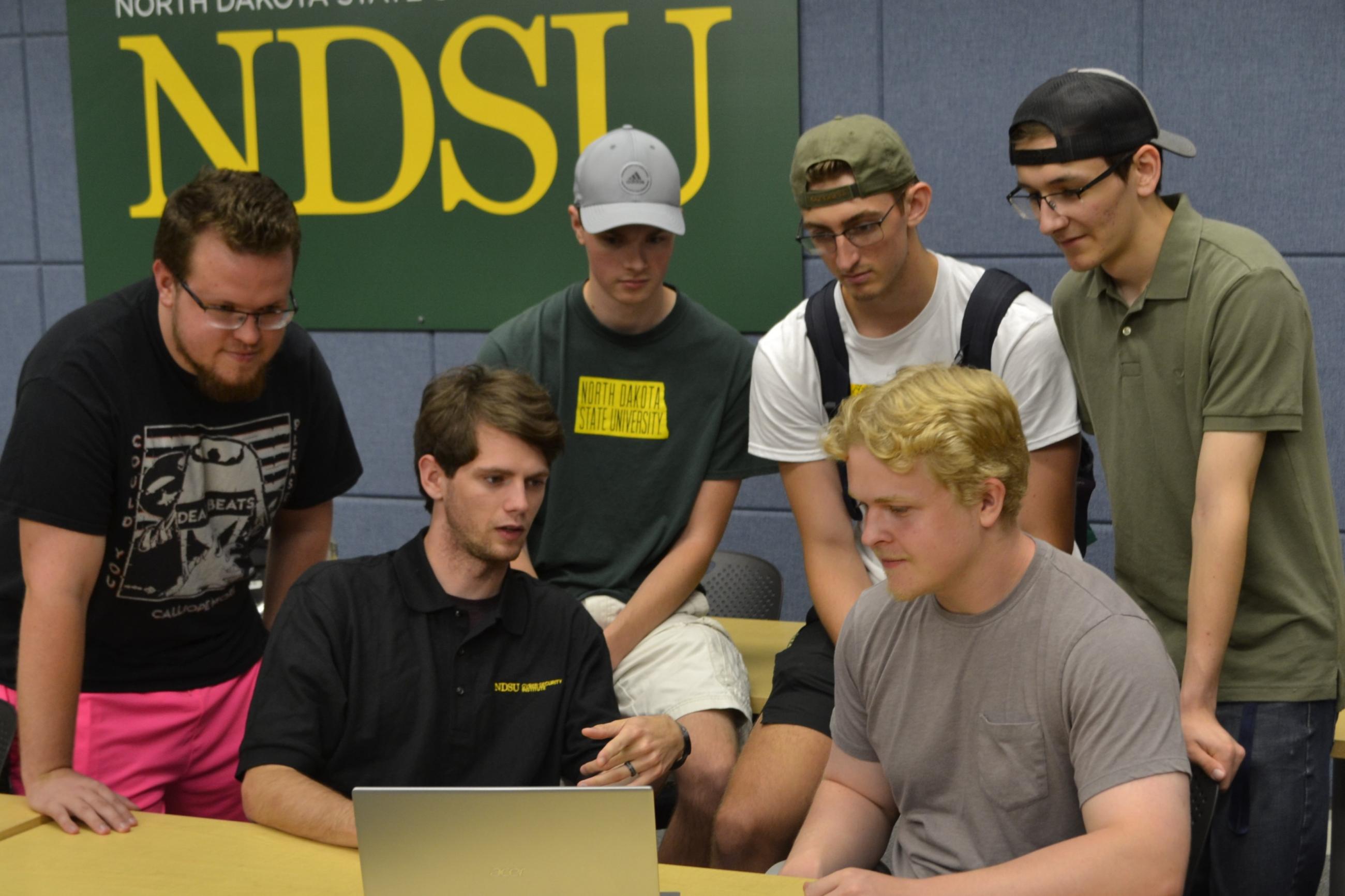 Engineering students conduct summer cybersecurity research 