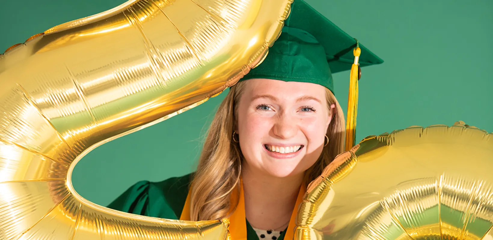 ndsu graduate holding 2023 balloons
