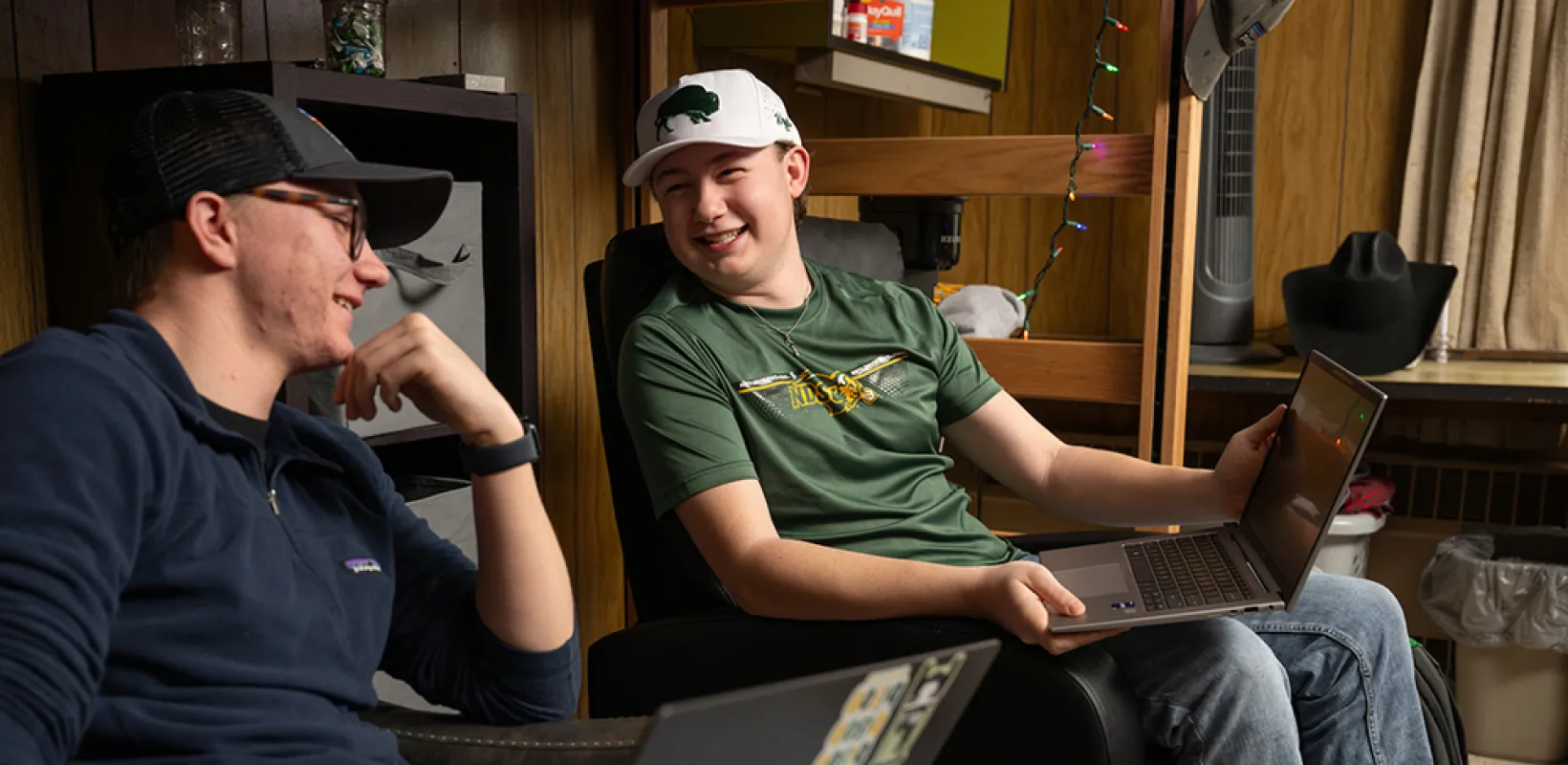 ndsu roommates looking at a laptop