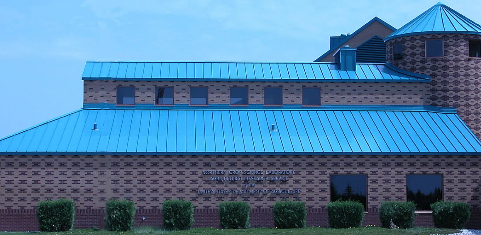 The USDA Northern Crop Science Laboratory building which houses the NDSU Electron Microscopy Core