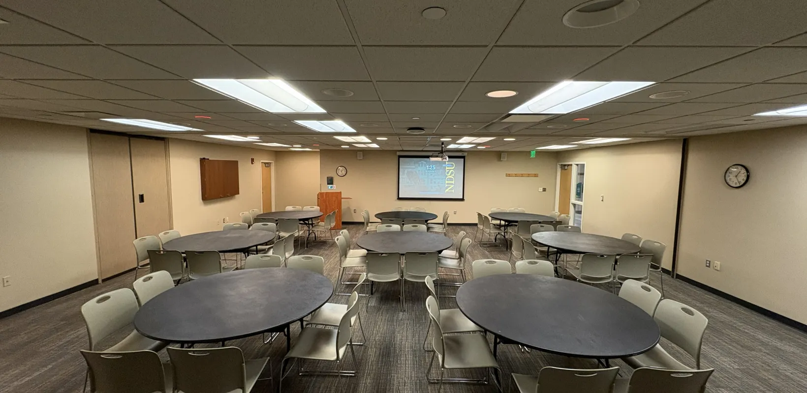 Meadow Lark Round Tables arrangement