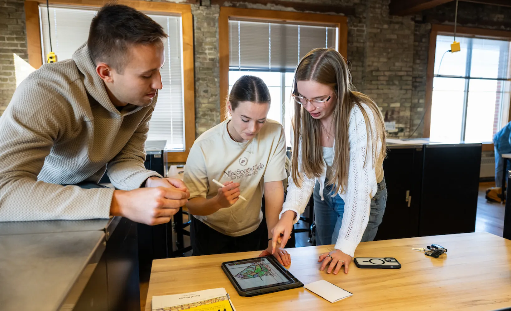 Students working together in the architecture studio.
