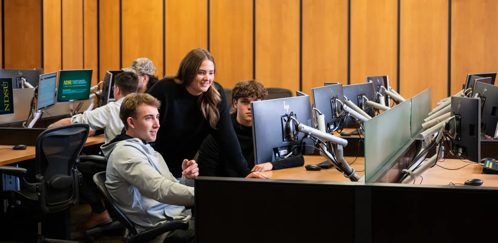 business students in computer lab