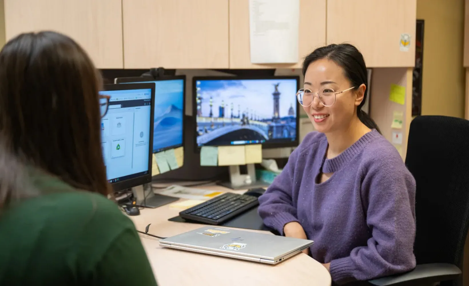 Student speaking with an international advisor