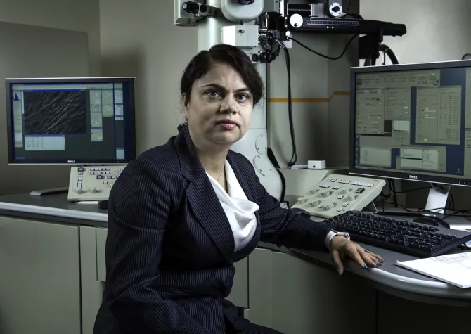 Distinguished Professor Kapana Katti in a lab.