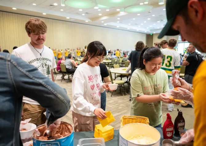 volunteers handing out ice cream during Homecoming week