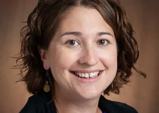 Danielle Condry Headshot