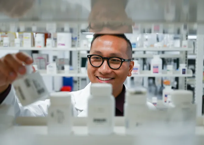 pharmacy student practices working in a pharmacy