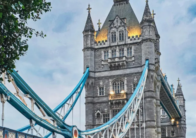 ★Brochure_Faculty-Led london&Paris History.png