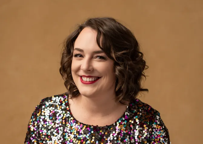 Elizabeth Robinson headshot