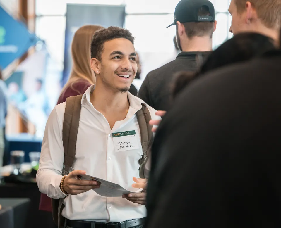student talking to business respresentative at a career fair
