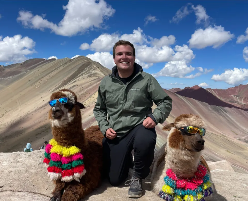 Student in between two llamas