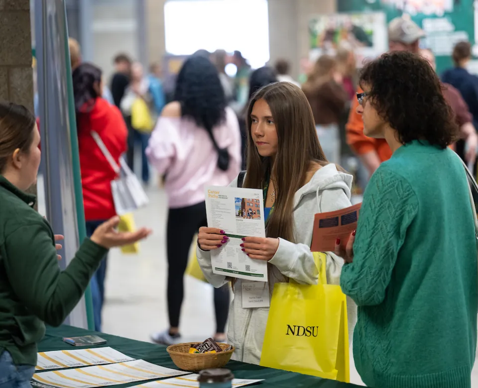Students at Discover NDSU event