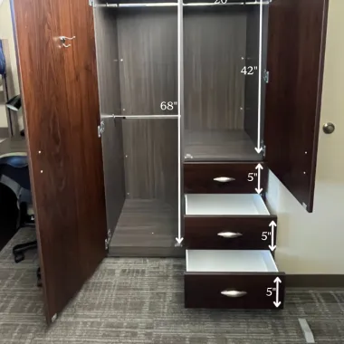 Closet in Churchill with dimensions