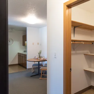 Niskanen South Closet