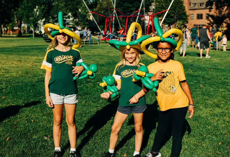 Kids sporting bison gear for 2024 Homecoming parade